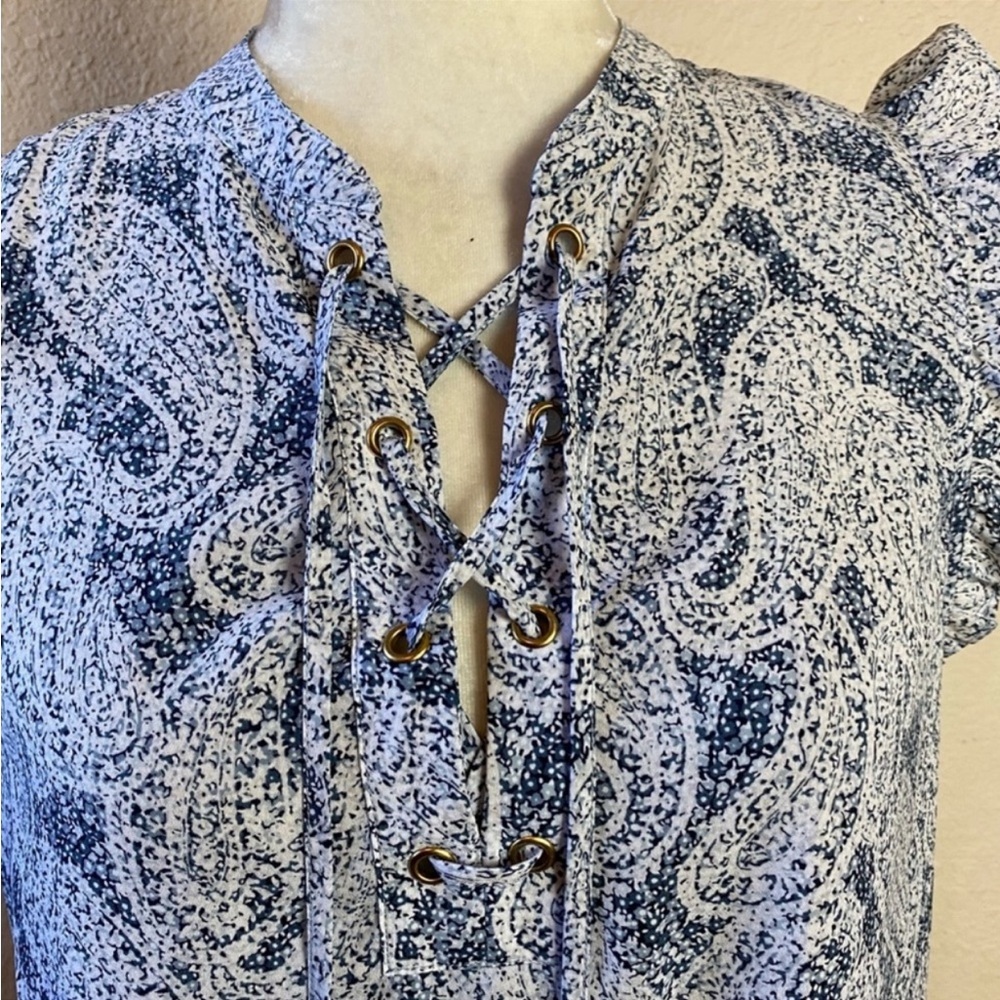 Michael Kors Blue & White Lace Up Front Ruffle Sleeve Blouse Size Medium - Picture 4 of 13